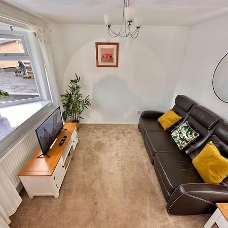 Semi-Detached 1-Bedroom Chalet Аддингстон Экстерьер фото